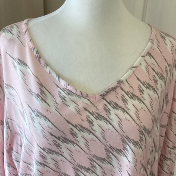 Chico's Pink/Grey and White Abstract Patterned Blouse Sz 3 - Picture 2 of 12